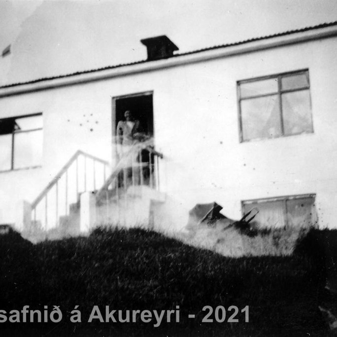 74. Þekkir þú… staðinn, fólkið, tilefnið eða árið? Sendu okkur póst minjasafnid@minjasafnid.is