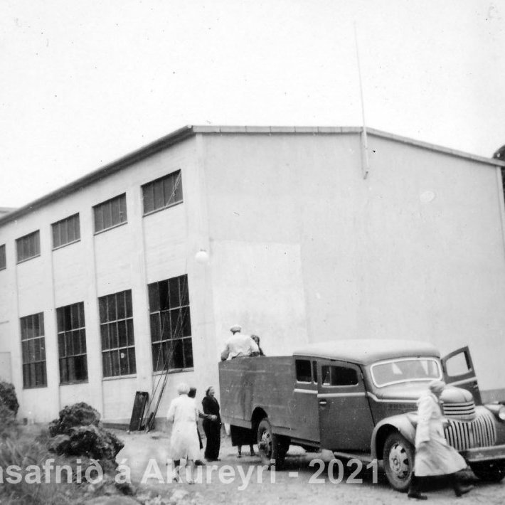 80. Laxárstöð 1 í Laxárdal í Suður Þingeyjarssýslu.
Þekkir þú… staðinn, fólkið, tilefnið eða árið? Sendu okkur póst minjasafnid@minjasafnid.is