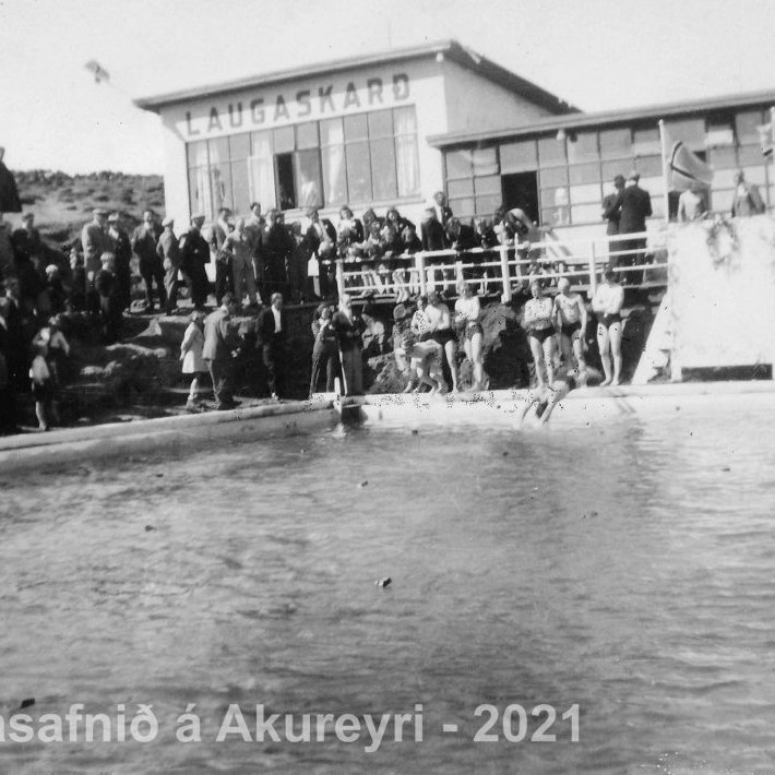 84. Opnun sundlaugarinnar Laugarskarði í Hveragerði í júní 1938?
Þekkir þú… staðinn, fólkið, tilefnið eða árið? Sendu okkur póst minjasafnid@minjasafnid.is