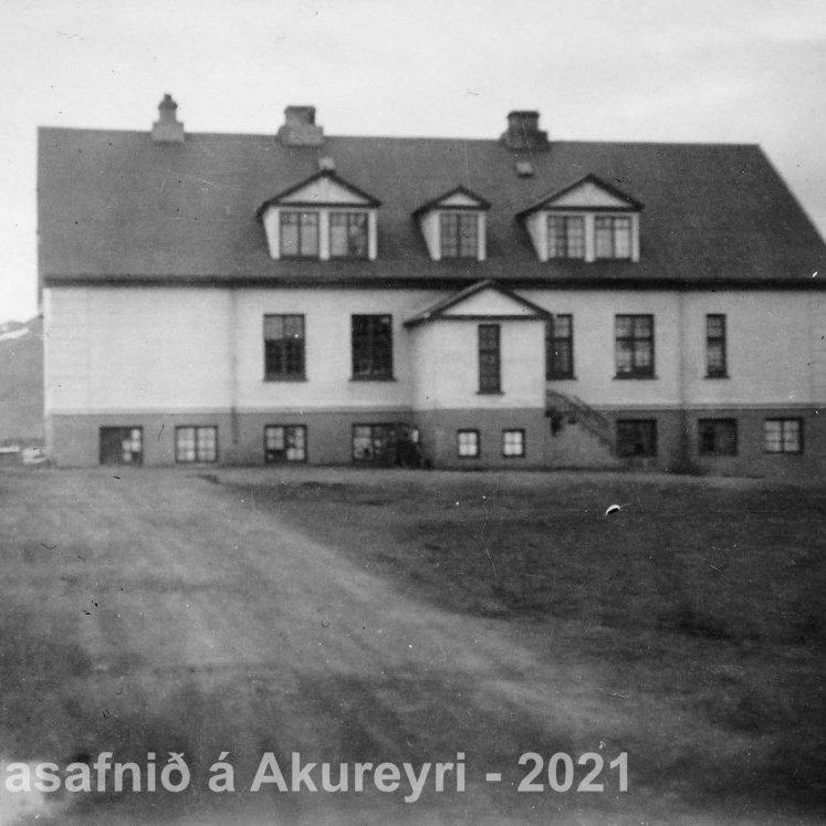 85. Hvanneyri.
Þekkir þú… staðinn, fólkið, tilefnið eða árið? Sendu okkur póst minjasafnid@minjasafnid.is