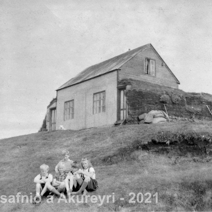 87. Þekkir þú… staðinn, fólkið, tilefnið eða árið? Sendu okkur póst minjasafnid@minjasafnid.is