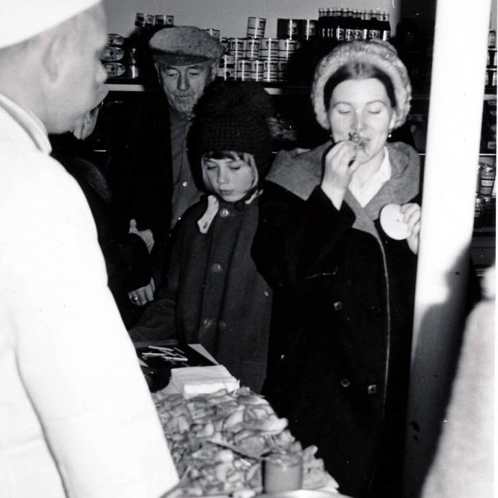 98. Ólafur Ágústsson húsgagnasmiður?
Þekkir þú… staðinn, fólkið, tilefnið eða árið? Sendu okkur póst minjasafnid@minjasafnid.is