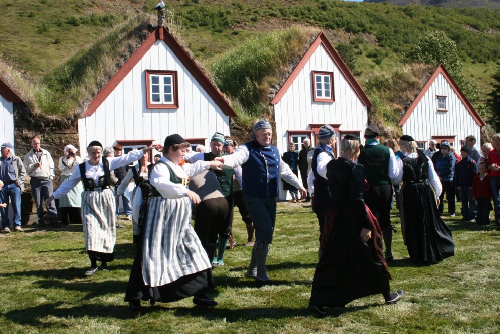 Traditional dances at Laufás