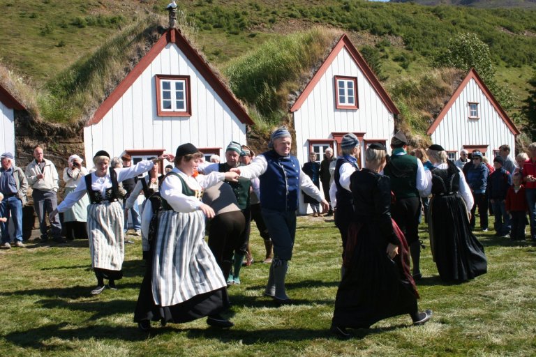 Traditional dances at Laufás