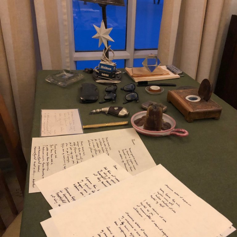 Vinnustofa Davíðs á heimili hans er um margt sérstök.