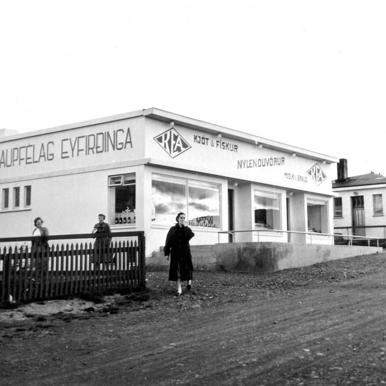 Útibú Kea í Grænumýri. Þar var um tíma einnig að finna útibú frá Hafnarbúðinni, þá var stutt í Garðs…